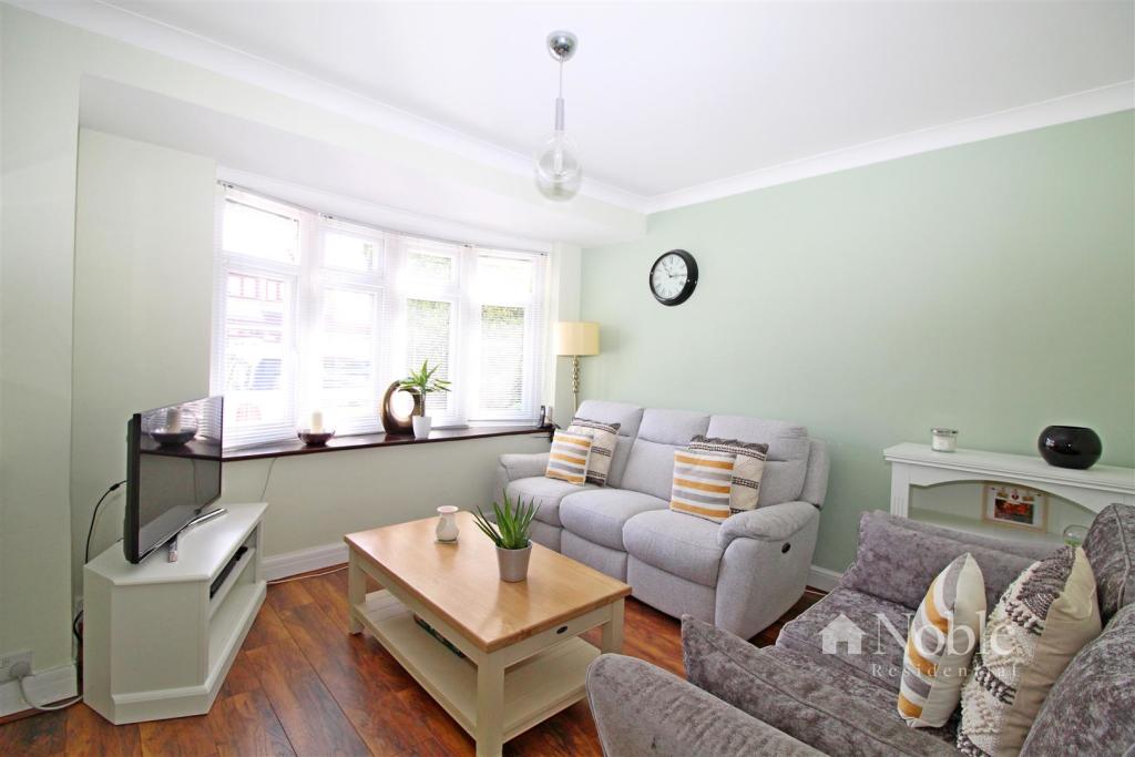 3 bedroom terraced house for sale in Chestnut Avenue, Hornchurch, RM12