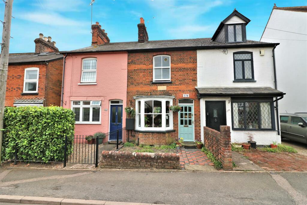 3 bedroom terraced house for sale in High Street, Codicote, Hitchin, SG4