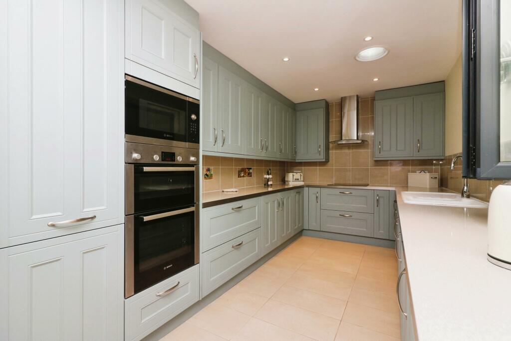 Additional property image - Hillside Way, Welwyn, Herts, AL6