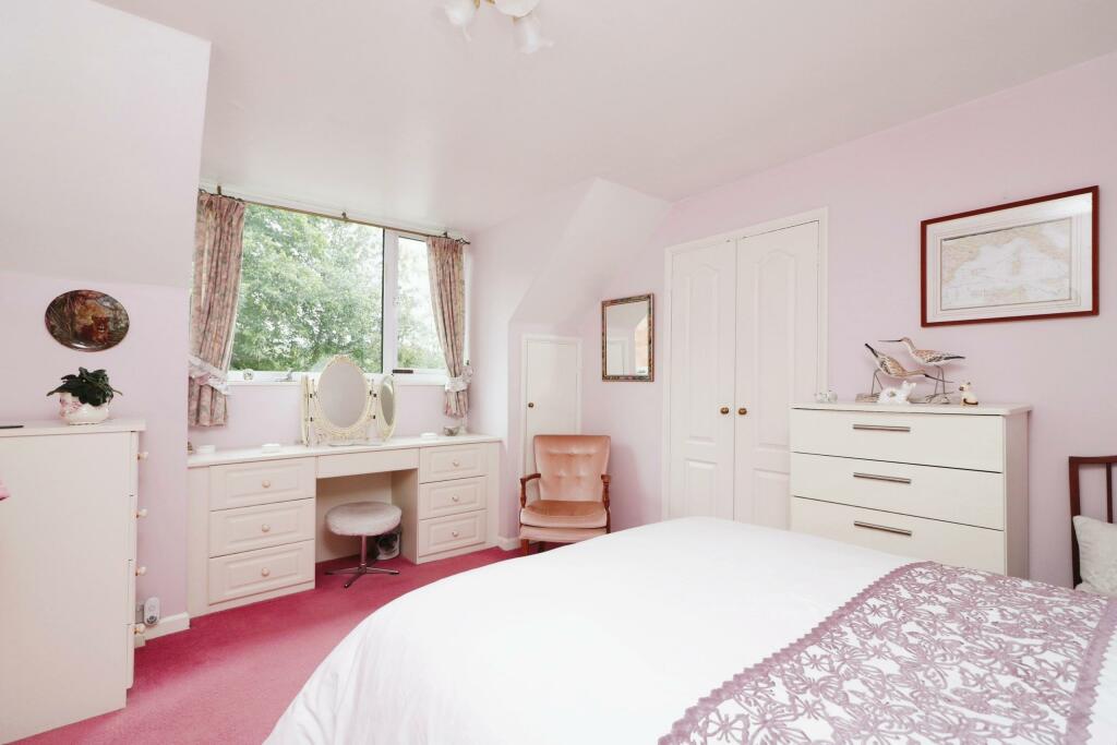Additional property image - Hillside Way, Welwyn, Herts, AL6