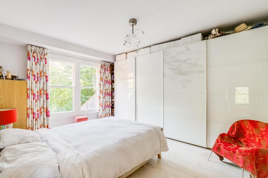 Additional property image - Hall Place Gardens, St Albans, AL1