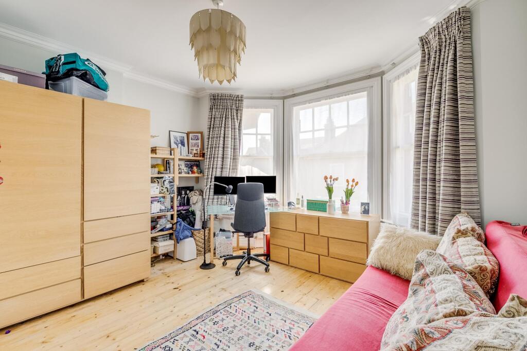 Additional property image - Hall Place Gardens, St Albans, AL1