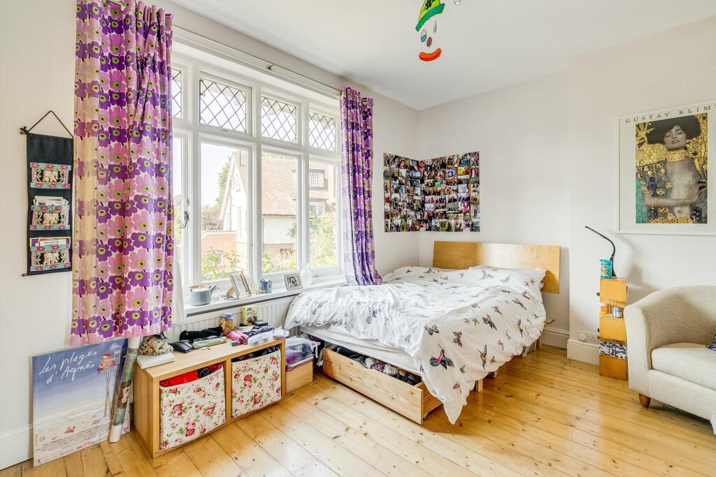 Additional property image - Hall Place Gardens, St Albans, AL1