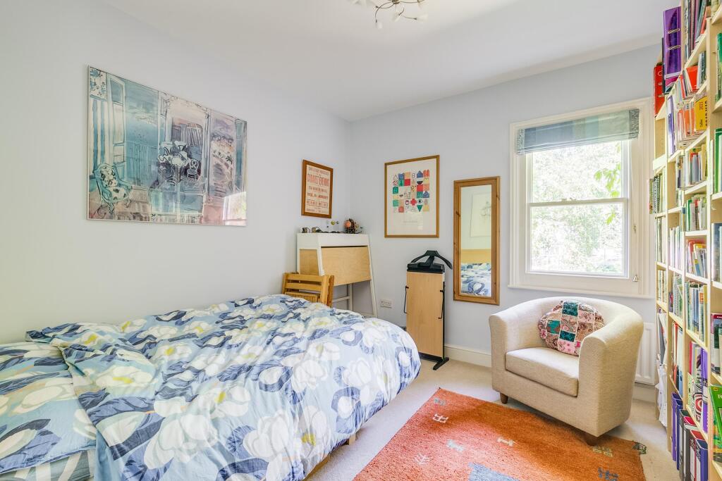 Additional property image - Hall Place Gardens, St Albans, AL1