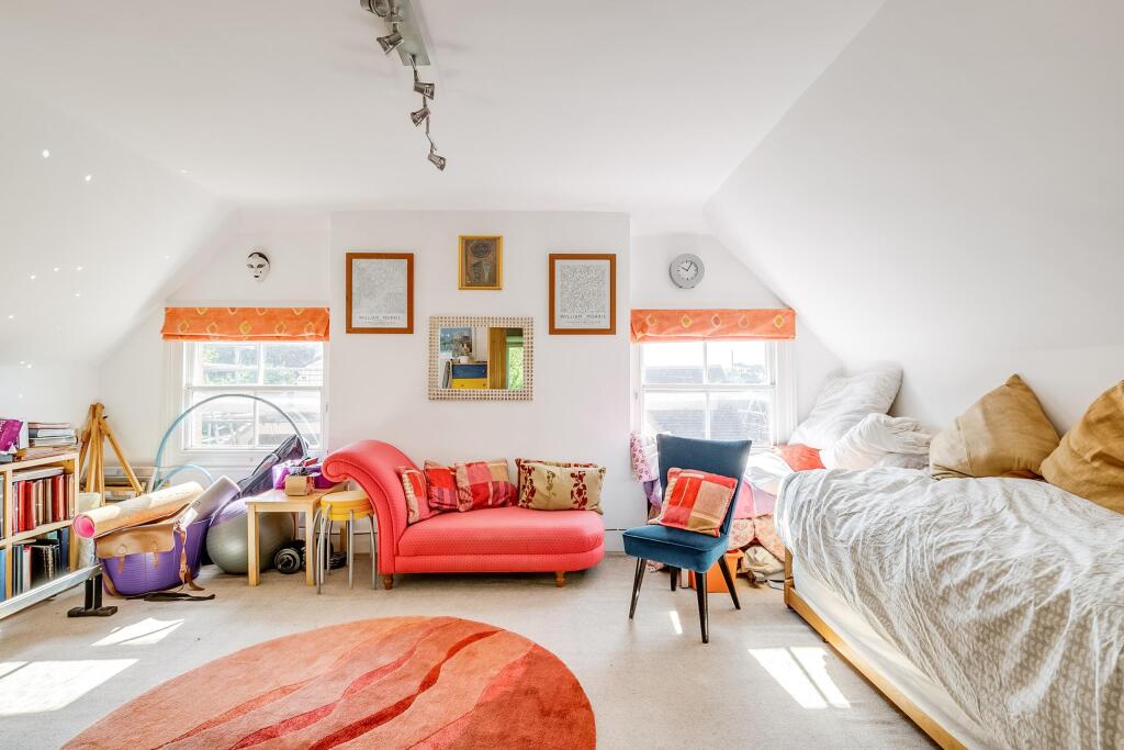 Additional property image - Hall Place Gardens, St Albans, AL1