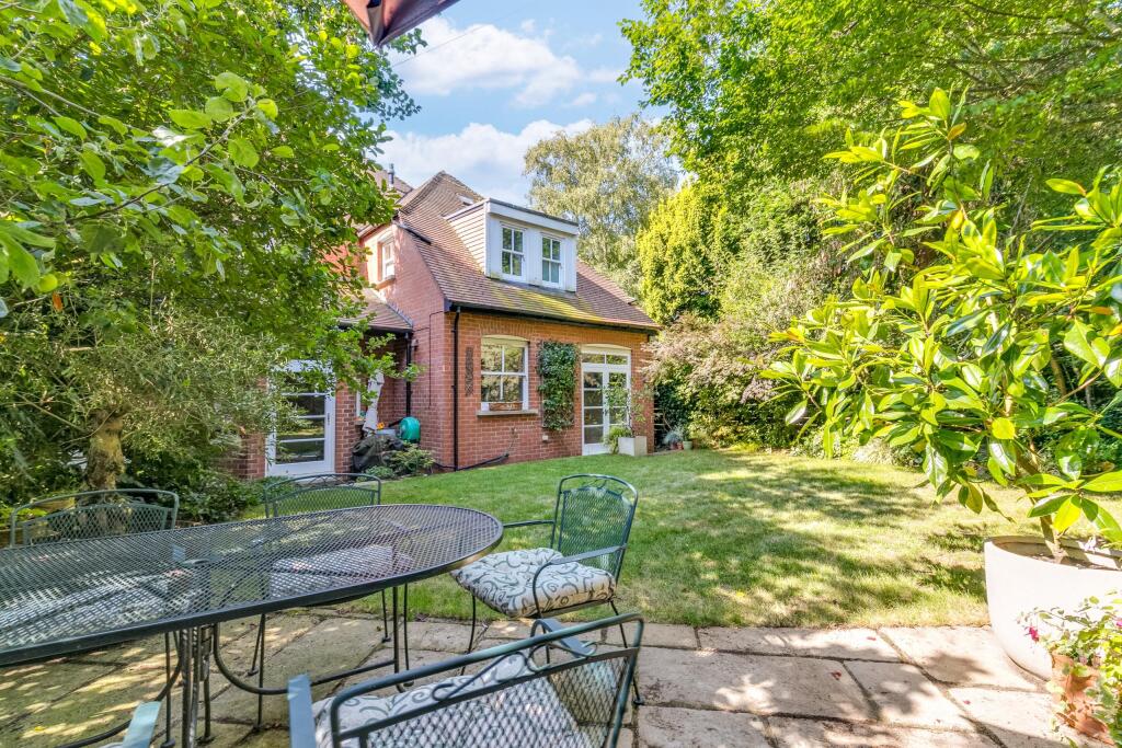 Additional property image - Hall Place Gardens, St Albans, AL1