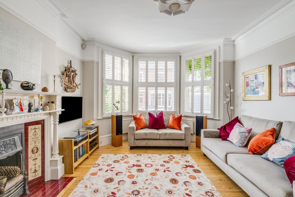 Additional property image - Hall Place Gardens, St Albans, AL1