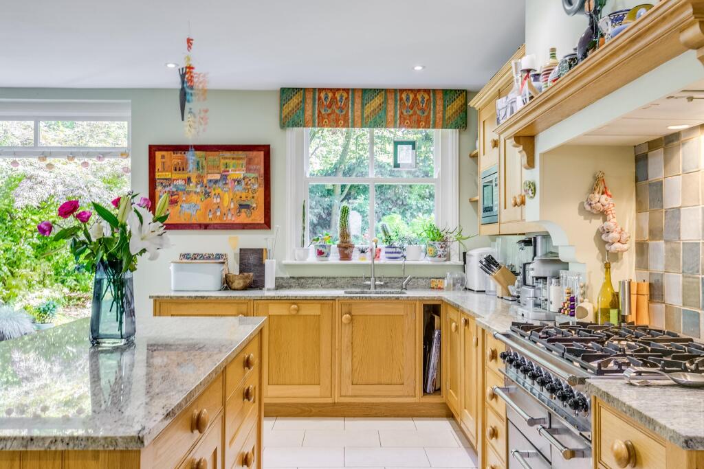 Additional property image - Hall Place Gardens, St Albans, AL1
