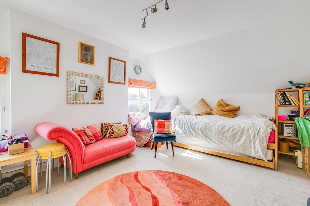 Additional property image - Hall Place Gardens, St Albans, AL1