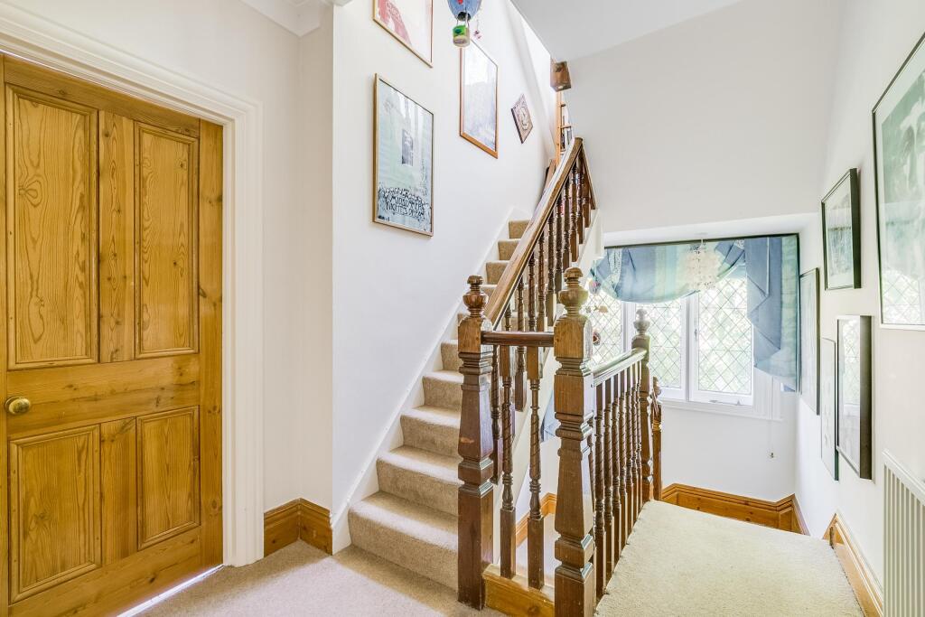 Additional property image - Hall Place Gardens, St Albans, AL1