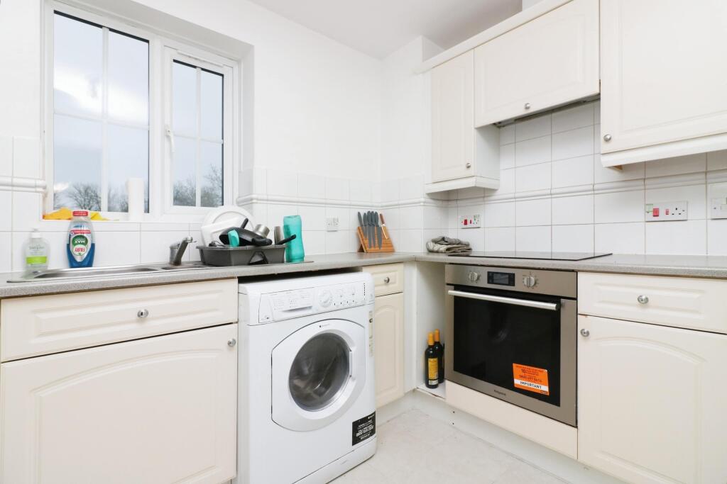 Additional property image - Node Way Gardens, Welwyn, AL6