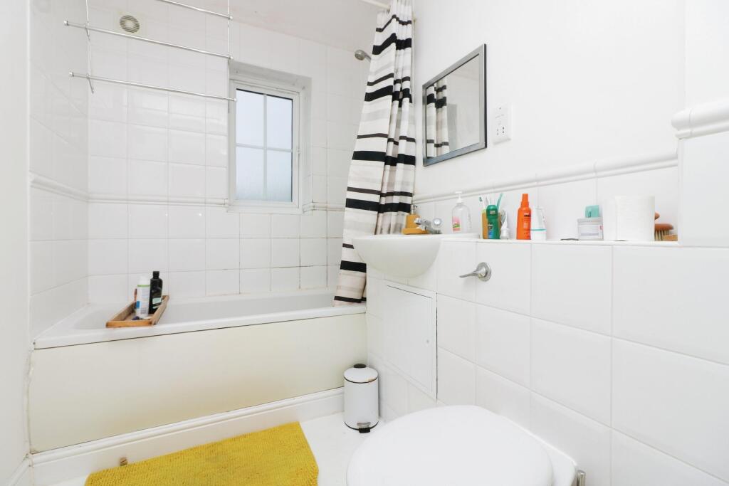 Additional property image - Node Way Gardens, Welwyn, AL6