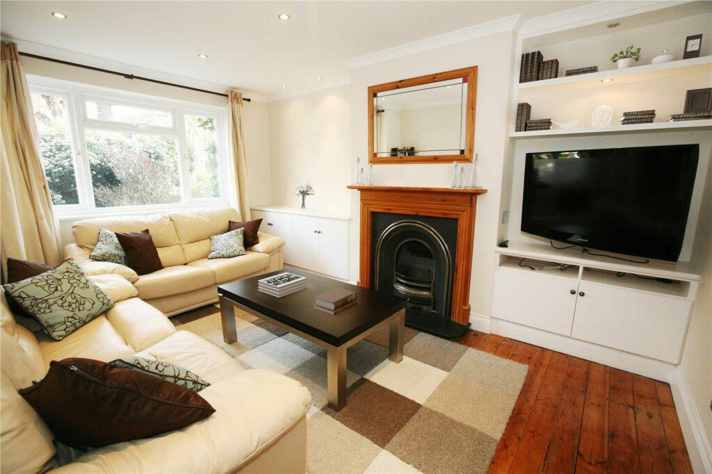 Main image of property: 2 bedroom flat to rent in Merton Hall Road, Wimbledon SW19
