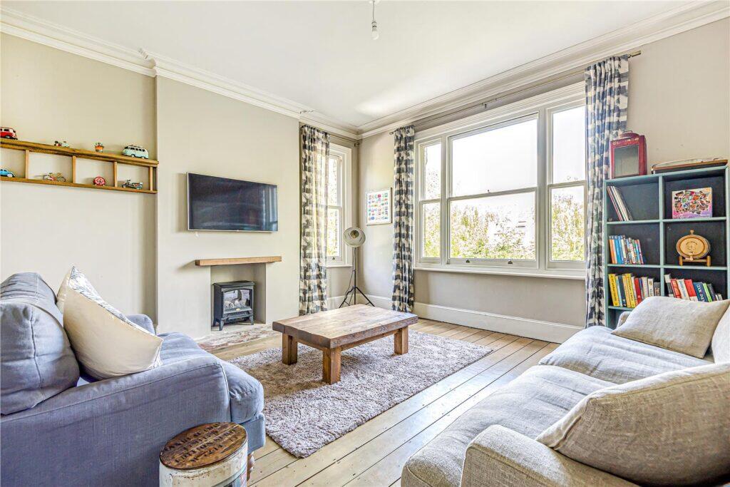 Main image of property: 3 bed flat to rent in Hatchlands Road, Redhill RH1