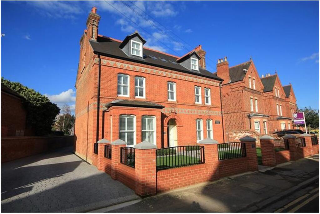 Main image of property: Castle Crescent, Reading, Berkshire, RG1
