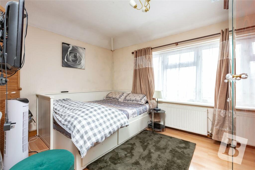 1 bedroom for sale in Grafton Road, Dagenham, RM8