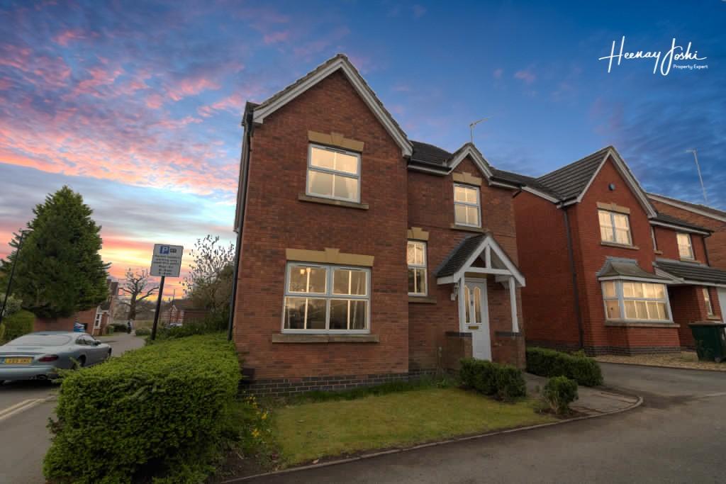 4 bedroom detached house for sale in Knights Templar Way, Coventry