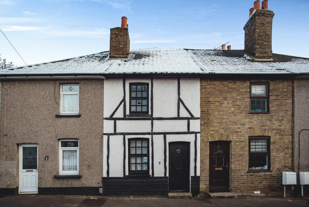 2 bedroom terraced house for sale in Ship Lane, Aveley, RM15