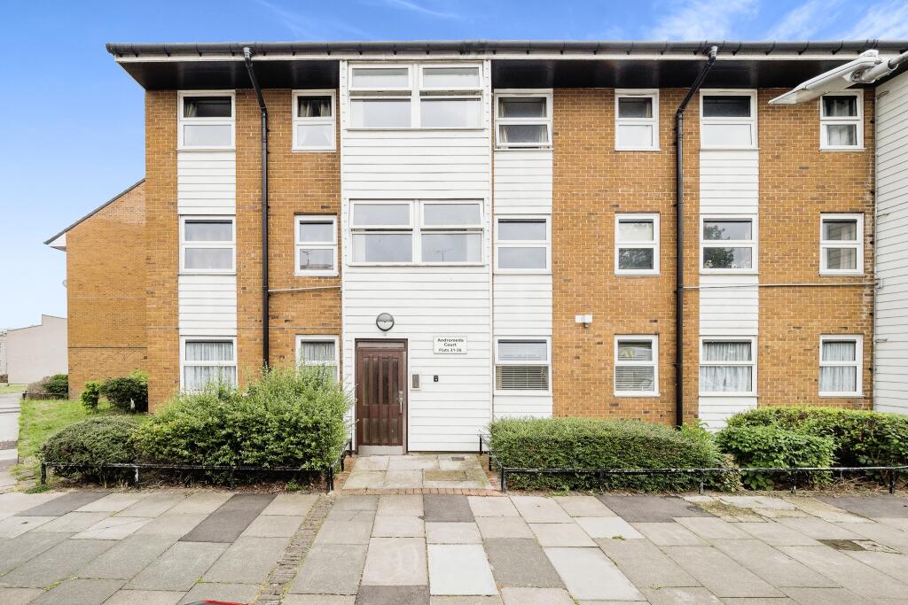 1 bedroom flat for sale in Myrtle Road, Romford, RM3