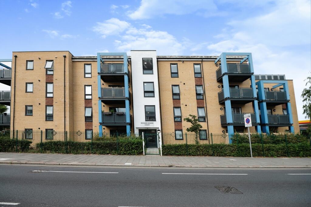 1 bedroom apartment for sale in 699 Rainham Road South, Dagenham, RM10