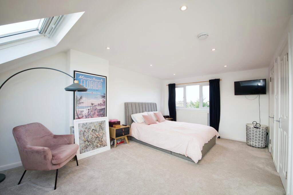 4 bedroom semidetached house for sale in Rutland Drive, Hornchurch, RM11
