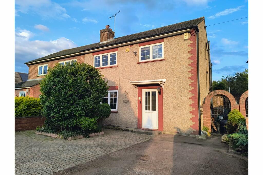 3 bedroom semidetached house for sale in Silverdale Drive, Hornchurch