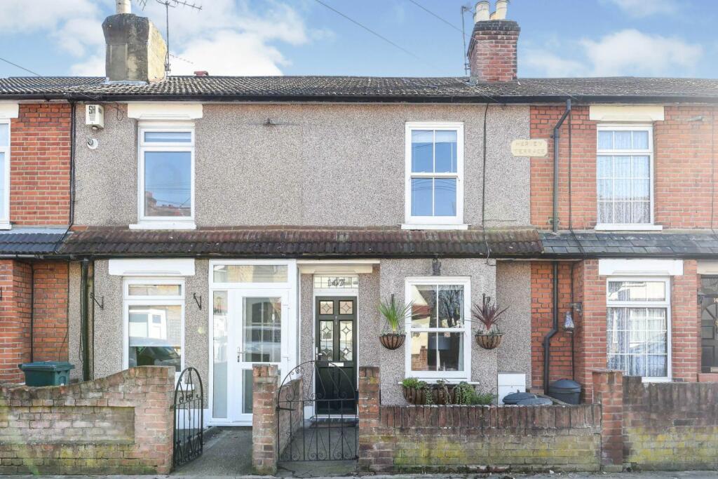 2 bedroom terraced house for sale in Marks Road, Romford, RM7