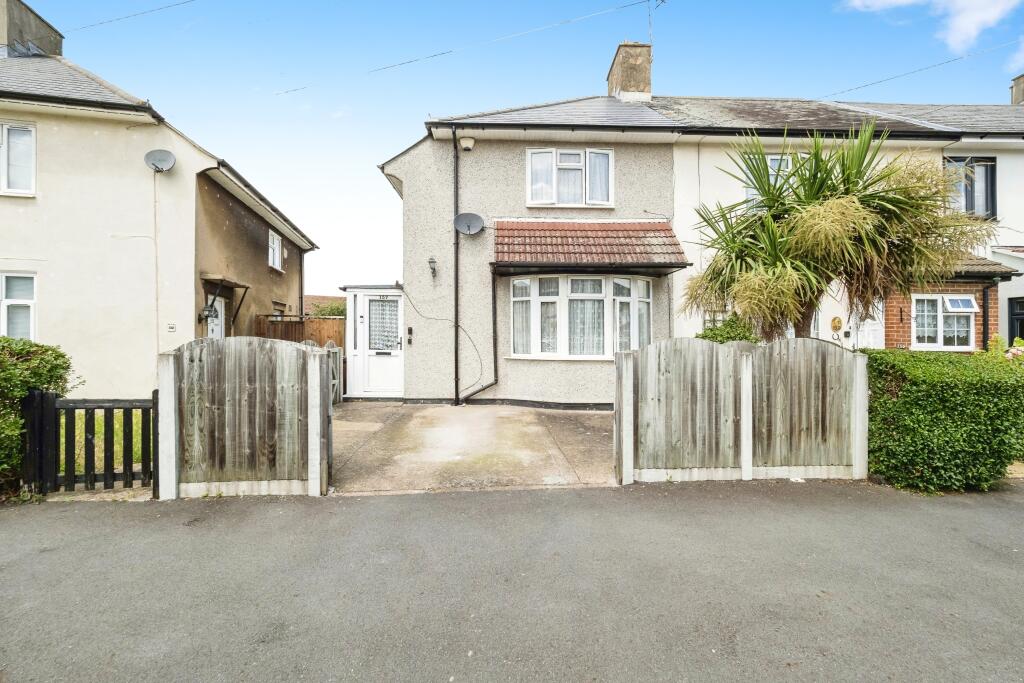 2 bedroom end of terrace house for sale in Lichfield Road, Dagenham, RM8