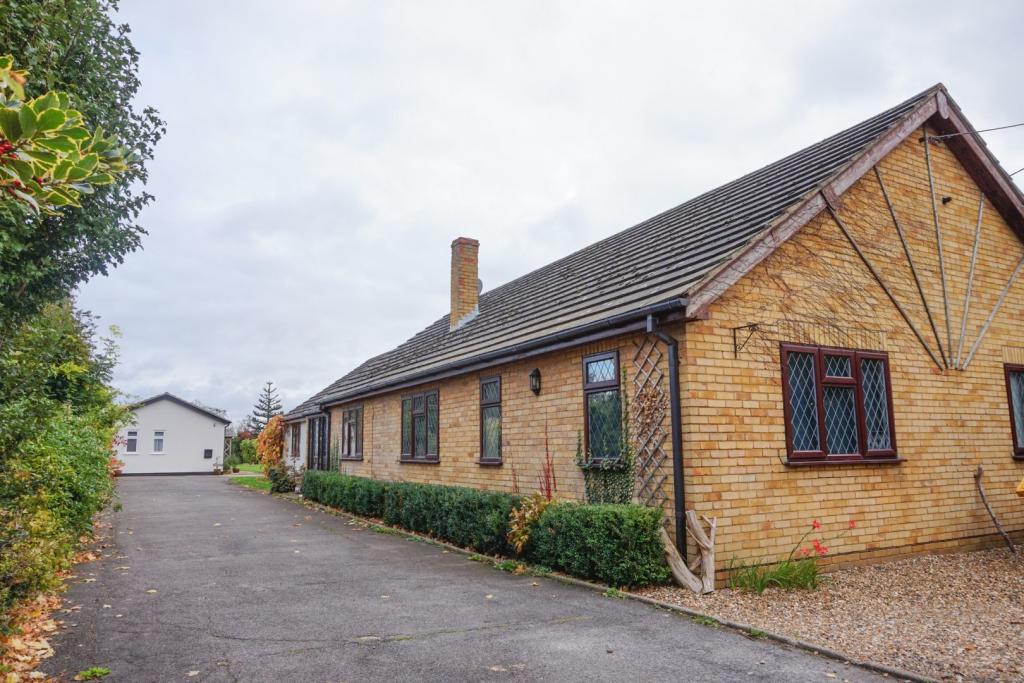 4 bedroom detached bungalow for sale in Bridge Street, Great Kimble, HP17