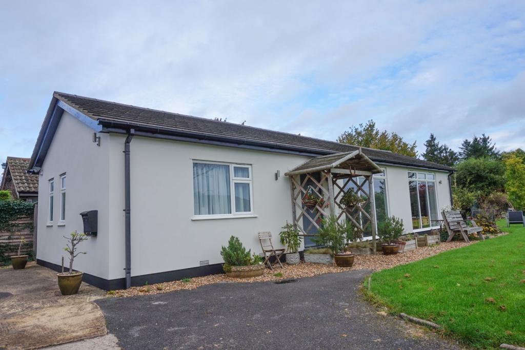 4 bedroom detached bungalow for sale in Bridge Street, Great Kimble, HP17