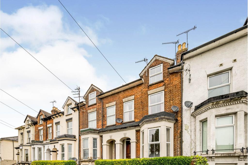 10 bedroom terraced house for sale in Tring Road, Aylesbury, HP20