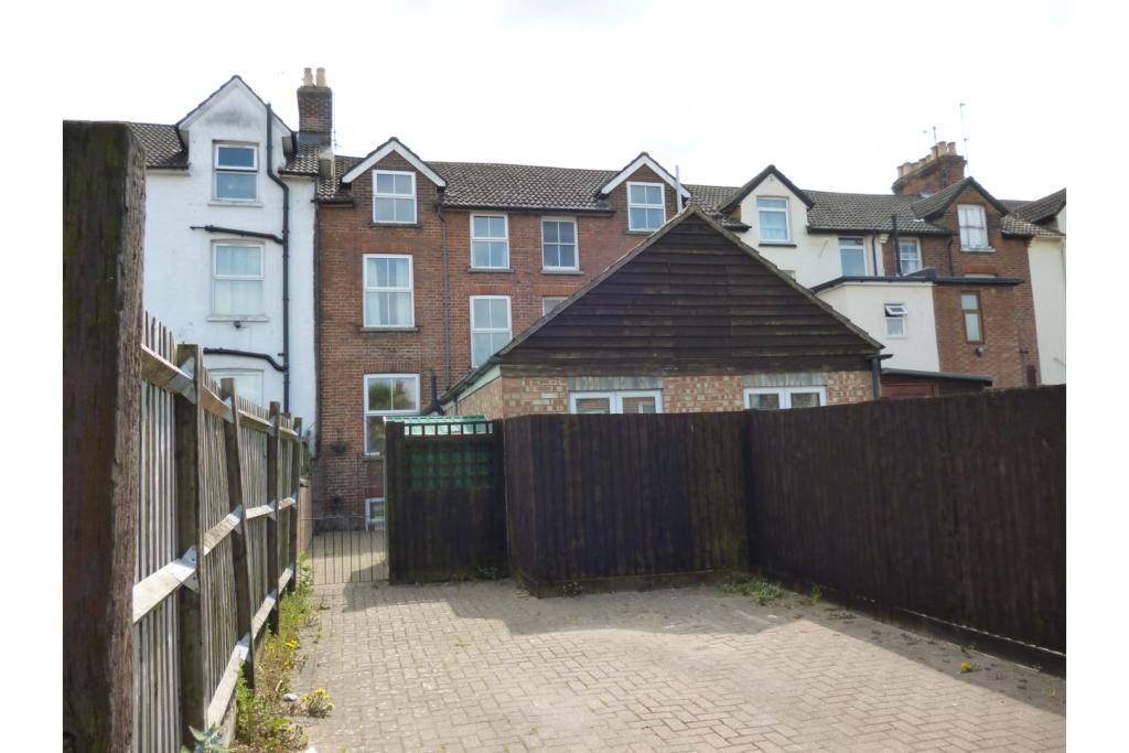 10 bedroom terraced house for sale in Tring Road, Aylesbury, HP20