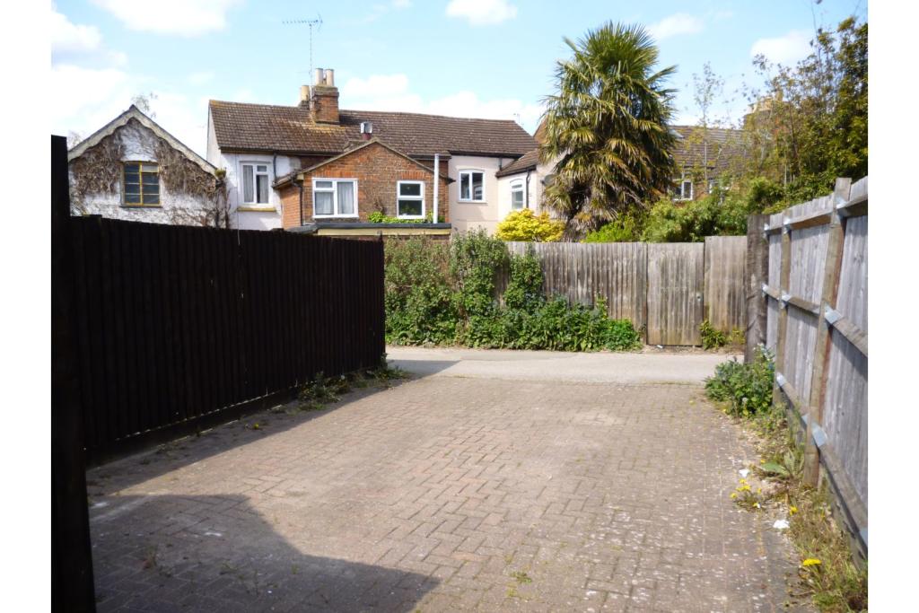 10 bedroom terraced house for sale in Tring Road, Aylesbury, HP20