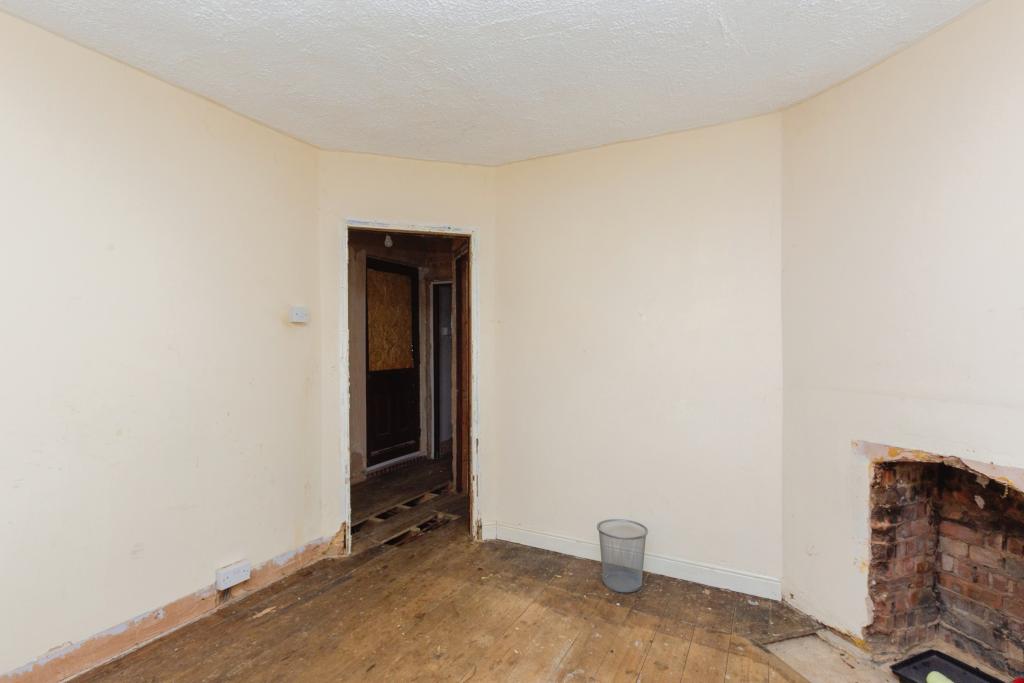 3 bedroom semidetached house for sale in Stonehaven Road, Aylesbury, HP19