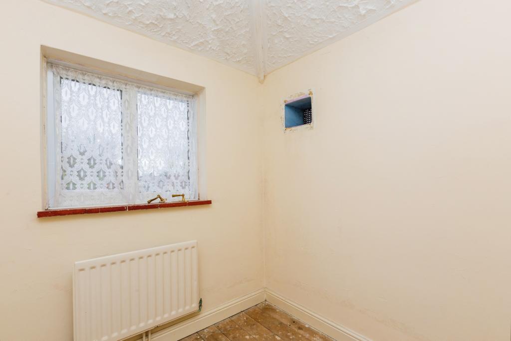 3 bedroom semidetached house for sale in Stonehaven Road, Aylesbury, HP19