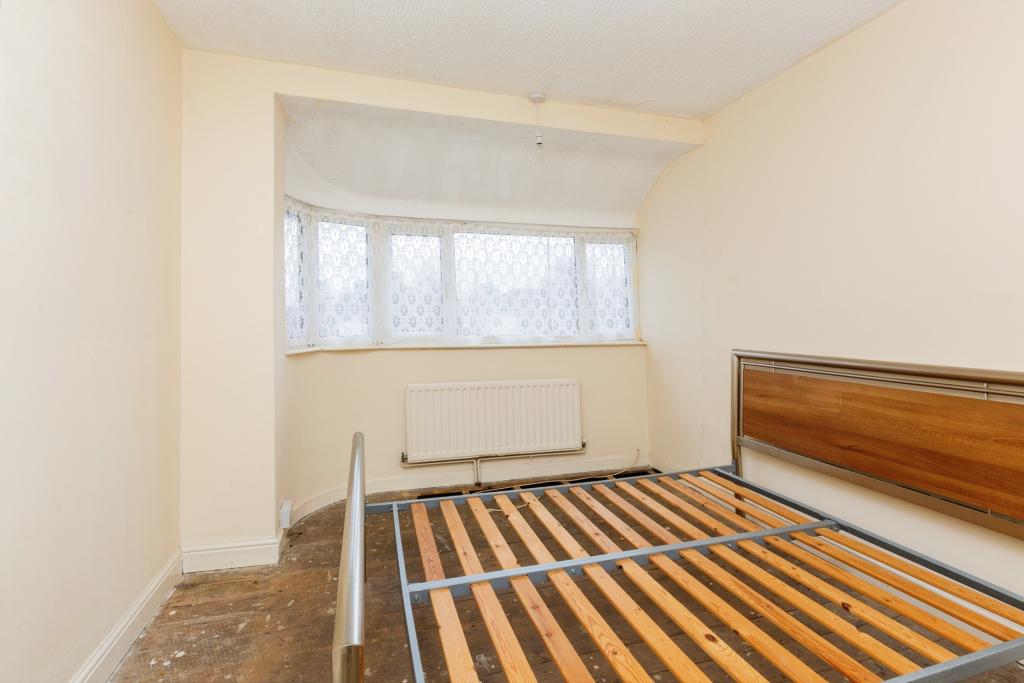 3 bedroom semidetached house for sale in Stonehaven Road, Aylesbury, HP19