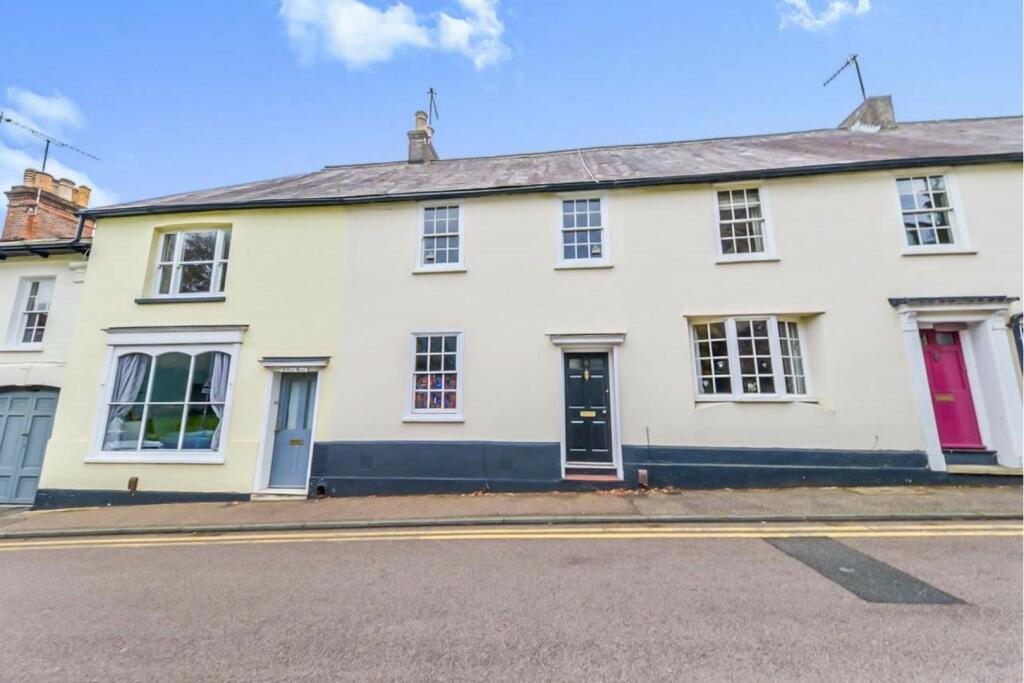 2 bedroom terraced house for sale in Castle Street, Berkhamsted, HP4