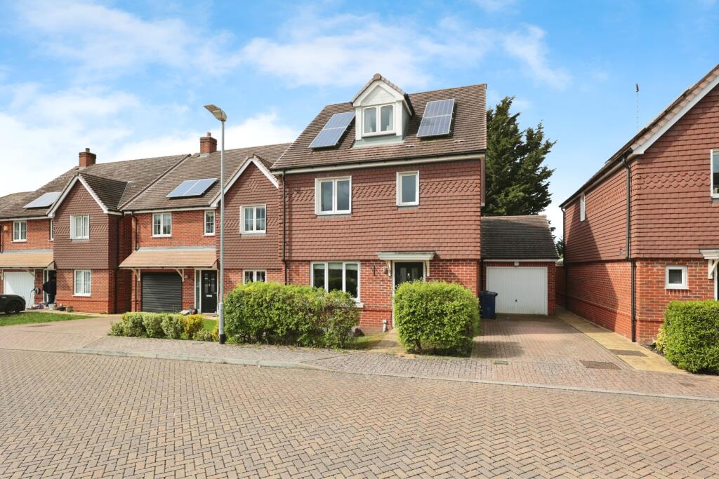 Main image of property: Kingswood Park, High Wycombe, HP13
