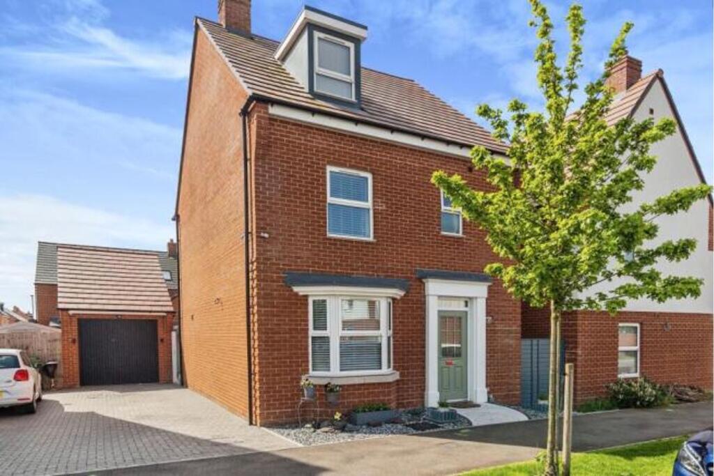 4 bedroom detached house