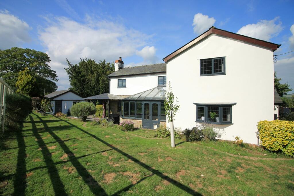 3 bedroom detached house for sale in Lyonshall, Kington, HR5