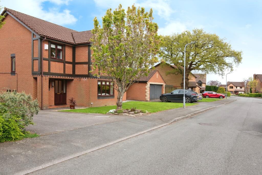 4 bedroom detached house for sale in Llangorse Drive, Rogerstone, NP10