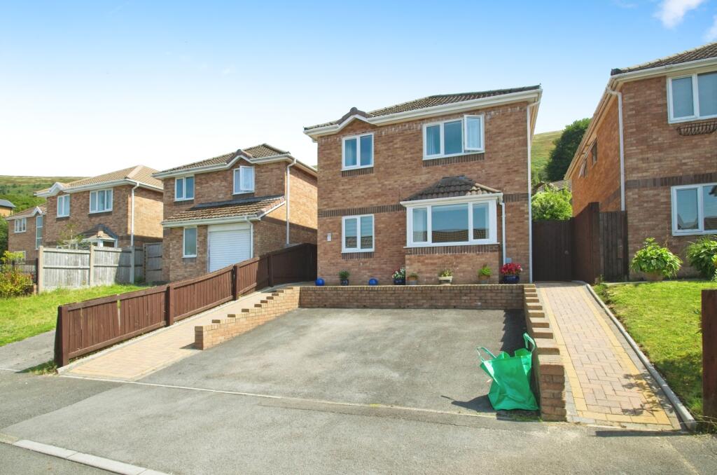 Main image of property: Hawthorn Glade, Abertillery, NP13