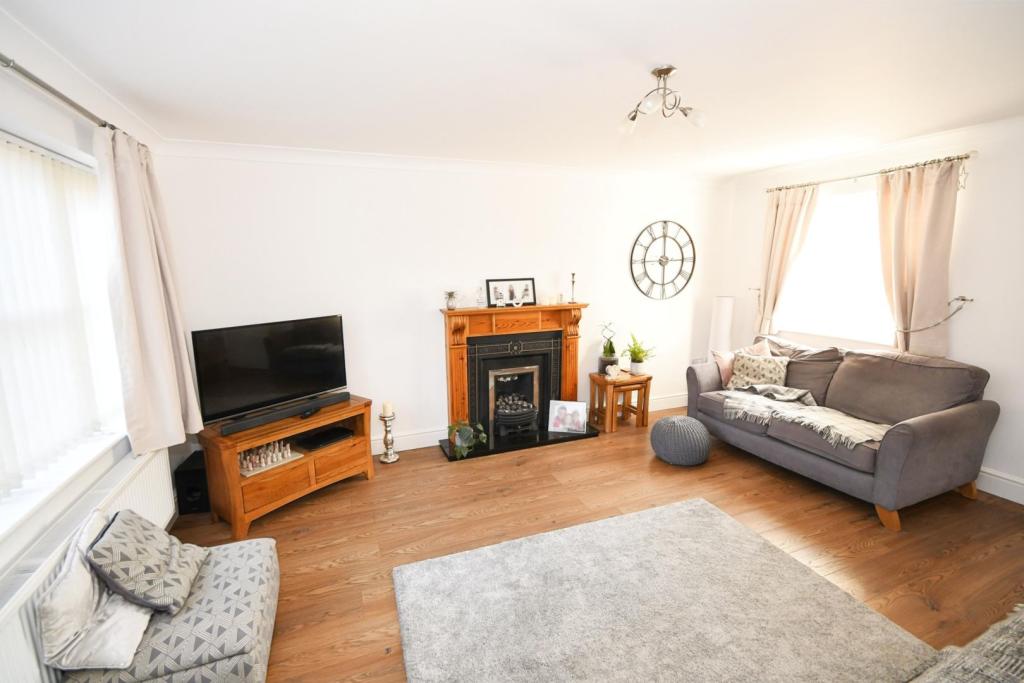 4 bedroom detached house for sale in Ingamells Drive, Saxilby, LN1