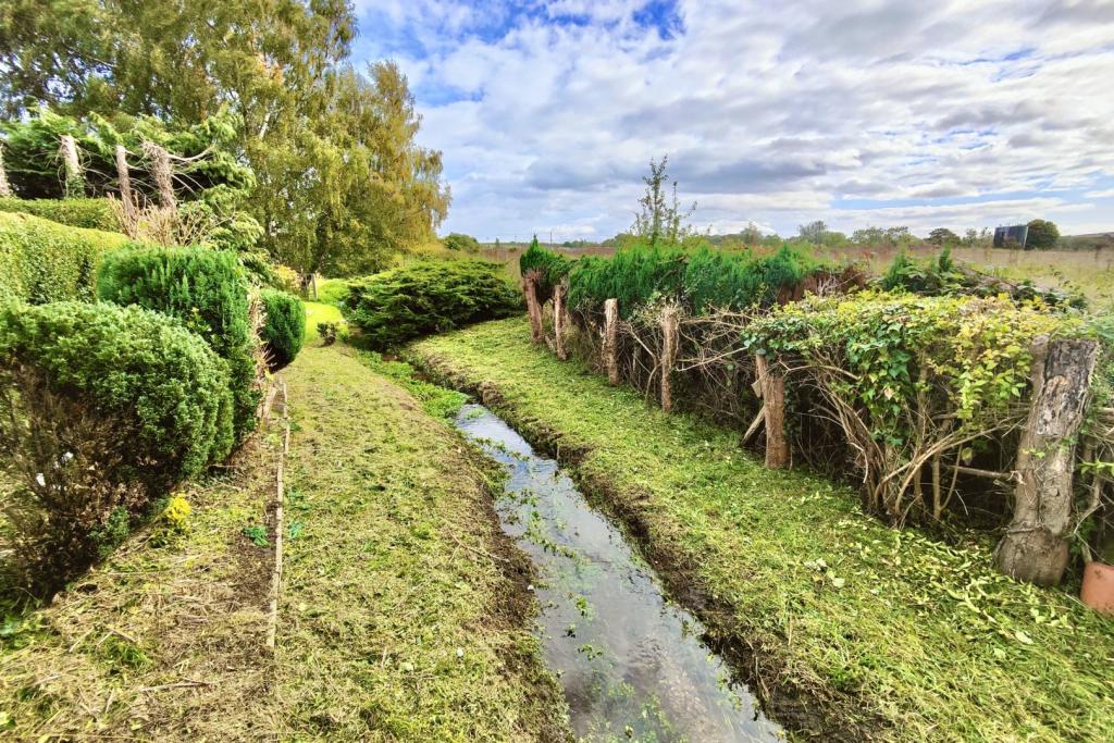 3 bedroom detached bungalow for sale in North Kelsey Road, Caistor, LN7