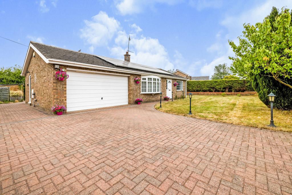 3 bedroom detached bungalow for sale in Church Lane, Minting, LN9
