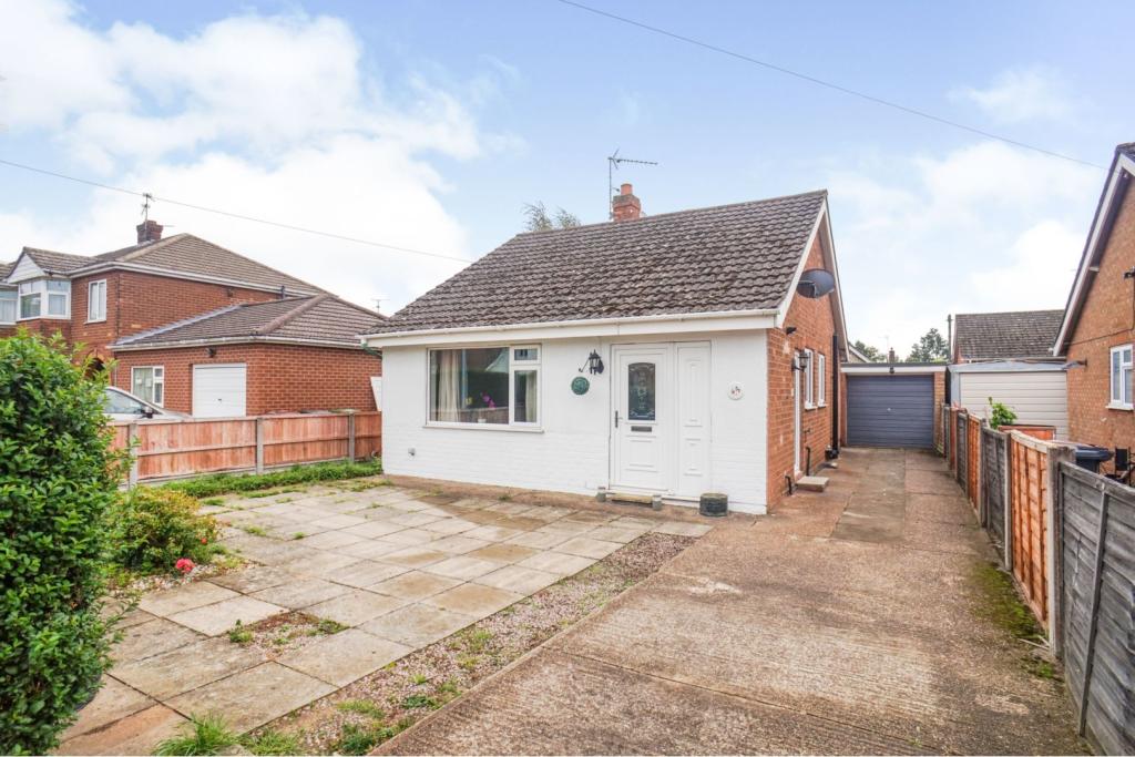 2 bedroom detached bungalow for sale in Birchwood Avenue, Lincoln, LN6