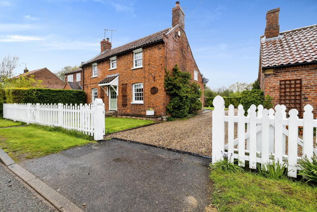 4 bedroom detached house for sale in Royal Oak Lane, Aubourn, LN5