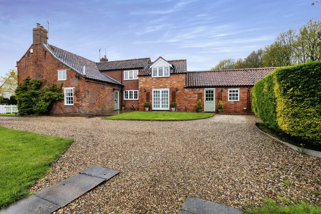 4 bedroom detached house for sale in Royal Oak Lane, Aubourn, LN5