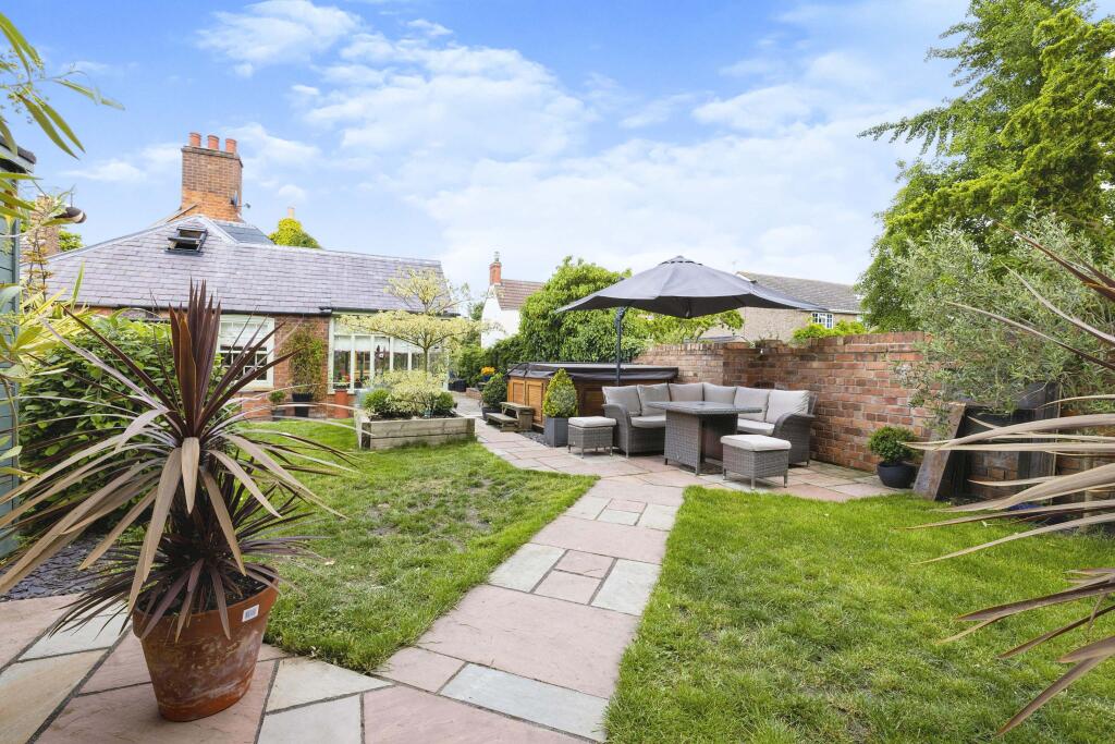 4 bedroom character property for sale in Sturton Road, Stow, Lincoln, LN1