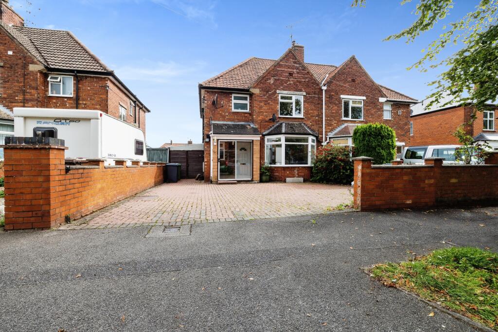 4 bedroom semidetached house for sale in Ruskin Avenue, Lincoln, LN2